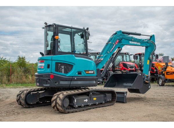 Midiexcavator SUNWARD SWE 60 UF DISPONIBIL INCHIRIERE  de vanzare